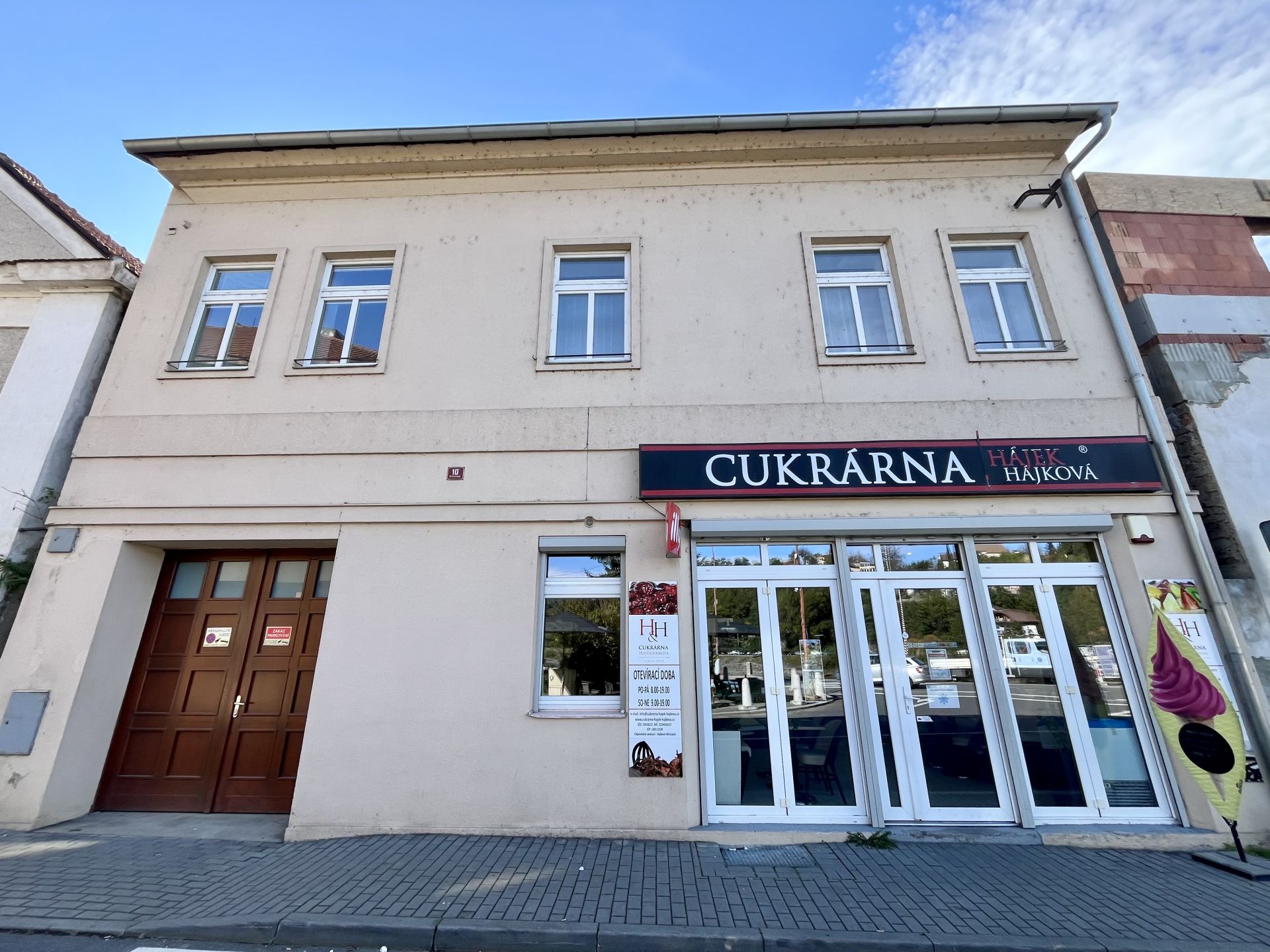 Bytový dům s cukrárnou